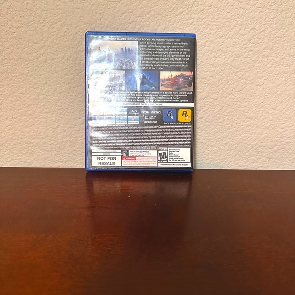 Grand theft auto 5 for PS4. Excellent condition with no scratches - Picture 2 of 4